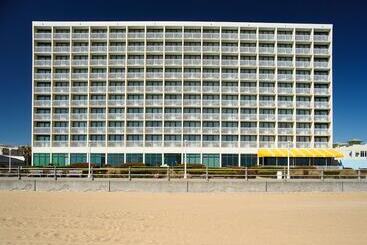 Holiday Inn Express Hotel & Suites Virginia Beach Oceanfront, An Ihg