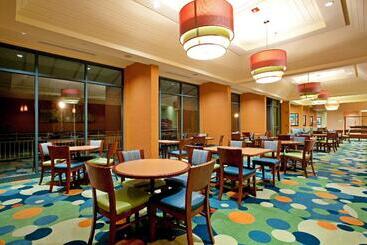 Holiday Inn Express Hotel & Suites Virginia Beach Oceanfront, An Ihg