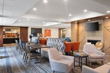 هتل Holiday Inn Express Indianapolis Airport, An Ihg