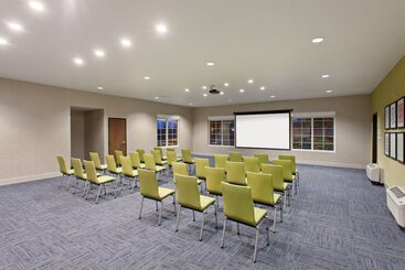 هتل Holiday Inn Express & Suites Oakland   Airport, An Ihg