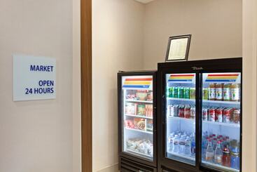 هتل Holiday Inn Express & Suites Oakland   Airport, An Ihg