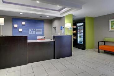 هتل Holiday Inn Express & Suites Jackson Downtown   Coliseum, An Ihg