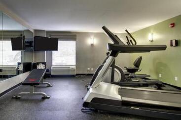 هتل Holiday Inn Express & Suites Jackson Downtown   Coliseum, An Ihg