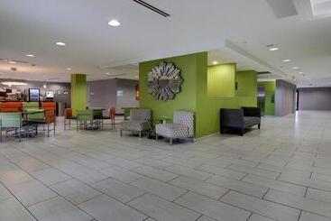 هتل Holiday Inn Express & Suites Jackson Downtown   Coliseum, An Ihg
