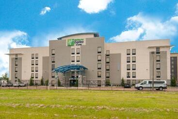 هتل Holiday Inn Express & Suites Jackson Downtown Coliseum, An Ihg