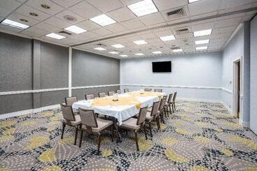 هتل Holiday Inn Huntsville   Research Park, An Ihg