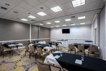 هتل Holiday Inn Huntsville   Research Park, An Ihg