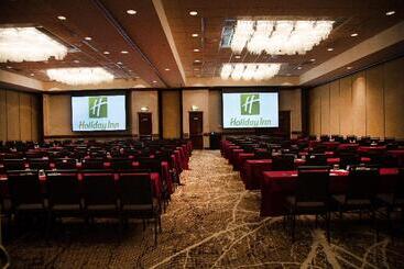 هتل Holiday Inn Rapid City   Rushmore Plaza, An Ihg