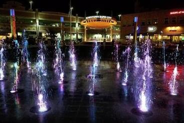هتل Holiday Inn Rapid City   Rushmore Plaza, An Ihg