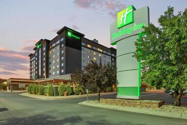 هتل Holiday Inn Rapid City   Rushmore Plaza, An Ihg