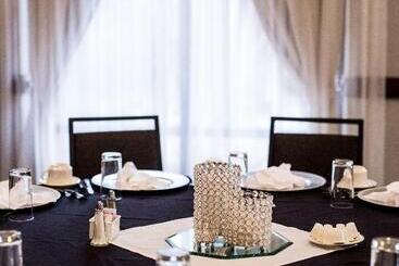 هتل Holiday Inn Rapid City   Rushmore Plaza, An Ihg