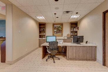 هتل Holiday Inn Spearfish Convention Center, An Ihg