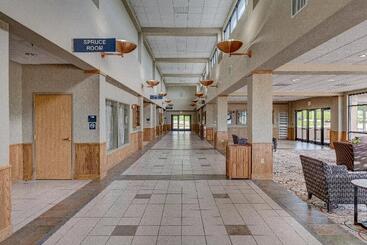 هتل Holiday Inn Spearfish Convention Center, An Ihg