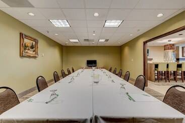هتل Holiday Inn Spearfish Convention Center, An Ihg