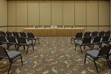 هتل Holiday Inn Spearfish Convention Center, An Ihg