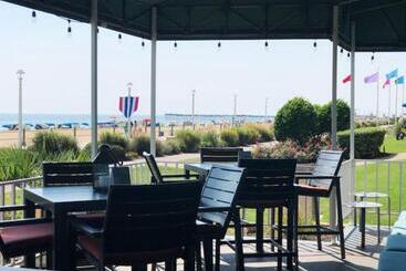 هتل Holiday Inn Va Beach Oceanside 21st St, An Ihg