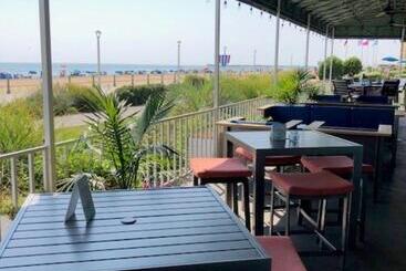 هتل Holiday Inn Va Beach Oceanside 21st St, An Ihg