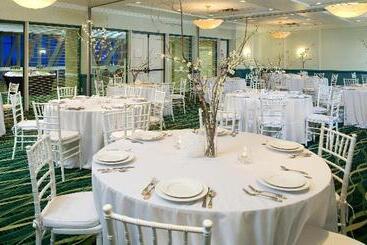 هتل Holiday Inn Va Beach Oceanside 21st St, An Ihg