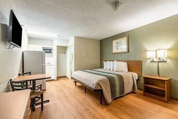 فندق Hometowne Studios By Red Roof Atlanta Ne – Norcross South