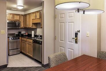 هتل Homewood Suites By Hilton Buffaloairport