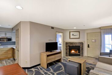 هتل Homewood Suites By Hilton Windsor Locks Hartford