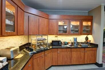 هتل Homewood Suites By Hilton Longview