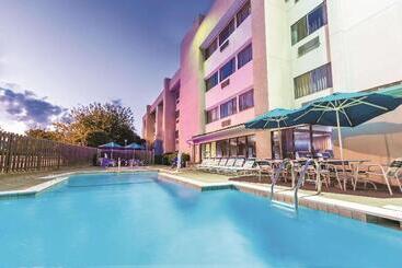 هتل La Quinta Inn By Wyndham Austin North