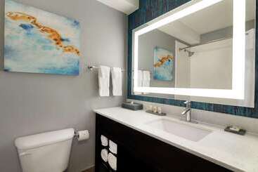 هتل La Quinta By Wyndham Salem Or