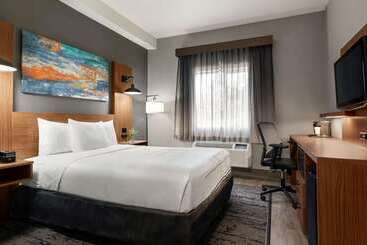 هتل La Quinta By Wyndham Salem Or