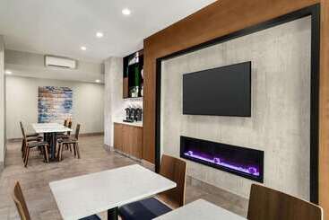 هتل La Quinta By Wyndham Salem Or