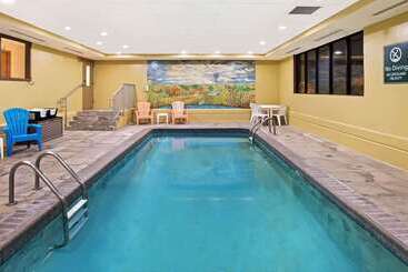 هتل La Quinta Inn & Suites By Wyndham Salina