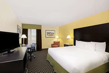 هتل La Quinta Inn & Suites By Wyndham Salina