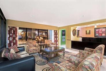 هتل La Quinta Inn & Suites By Wyndham Salina