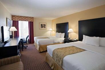 هتل La Quinta Inn & Suites By Wyndham Salina
