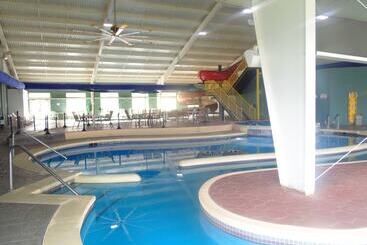 هتل Lakeside Resort & Conference Center