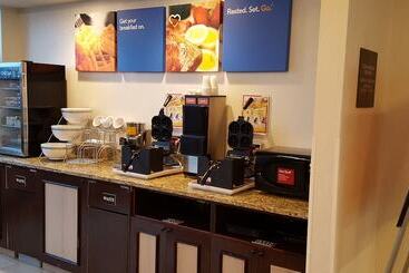 هتل Fairfield By Marriott Inn & Suites Madison South