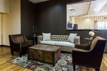 هتل Quality Inn & Suites Moline  Quad Cities