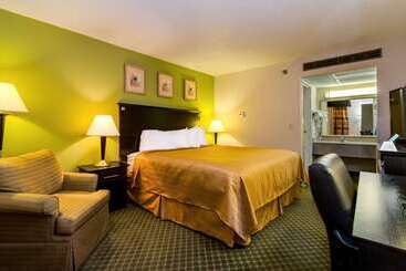 هتل Quality Inn & Suites Moline  Quad Cities