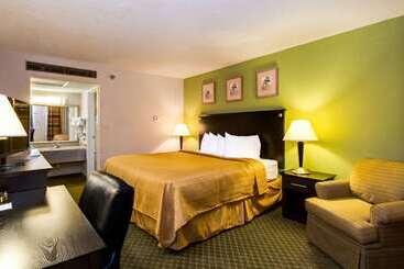 هتل Quality Inn & Suites Moline  Quad Cities