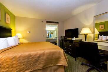 هتل Quality Inn & Suites Moline  Quad Cities