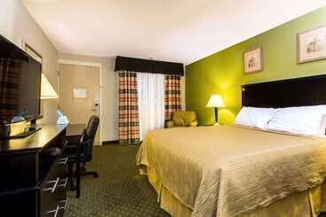 هتل Quality Inn & Suites Moline  Quad Cities