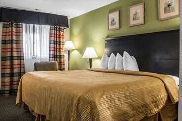 هتل Quality Inn & Suites Moline  Quad Cities