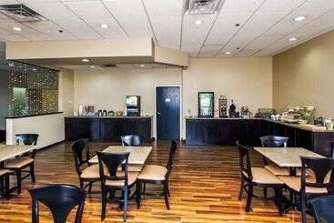 هتل Quality Inn & Suites Moline  Quad Cities