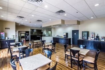 هتل Quality Inn & Suites Moline  Quad Cities