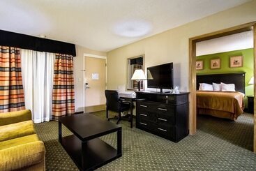 هتل Quality Inn & Suites Moline  Quad Cities