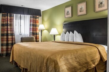 هتل Quality Inn & Suites Moline  Quad Cities