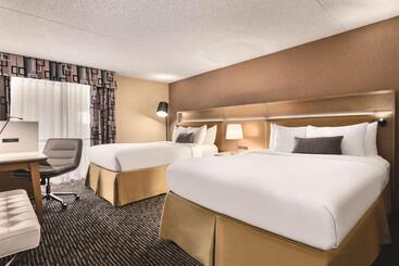 هتل Wyndham Garden Conference Center Champaign/urbana