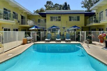 Magic Castle Hotel