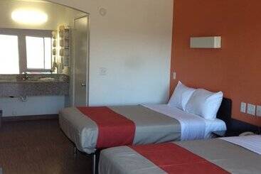 Motel 6 Grand Prairie, Tx   Near Six Flags Drive