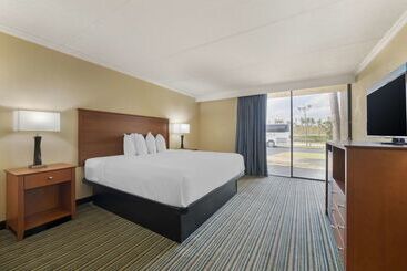 استراحتگاه Best Western International Speedway